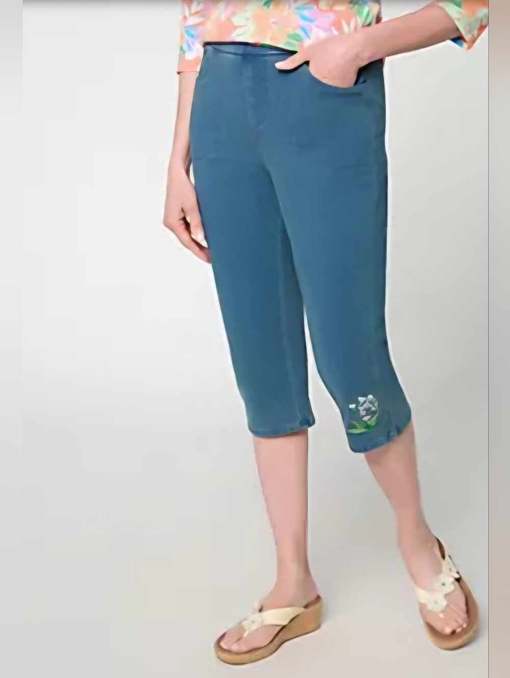 New Embroidered Capri DreamJeannes Medium